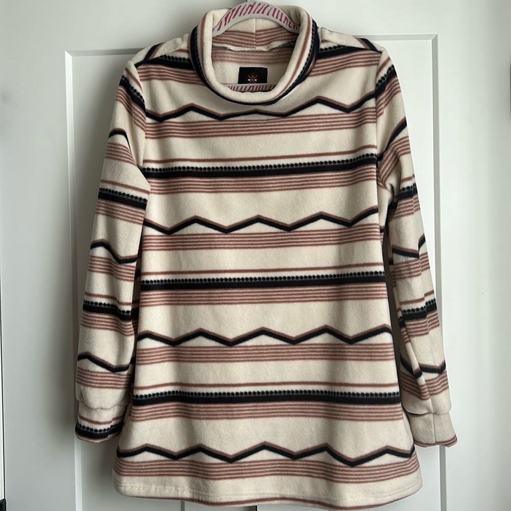 Mountain and Isles woman’s Mockneck fleece pullover